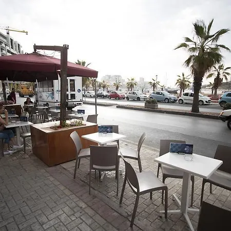 By Neu Collective Szálloda