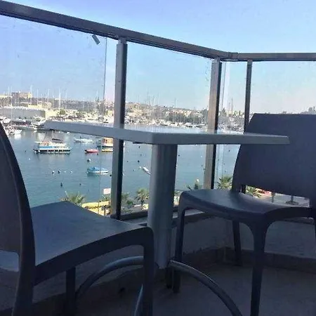 By Neu Collective 3*