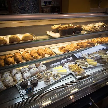 By Neu Collective 酒店 Gzira