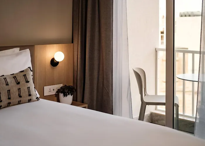 By Neu Collective 3*