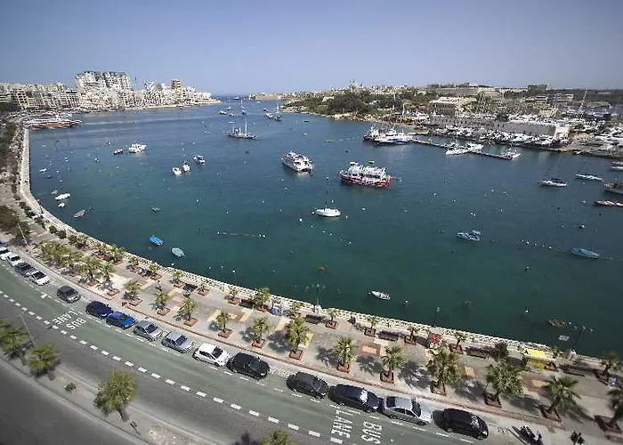 Hotel By Neu Collective 3*